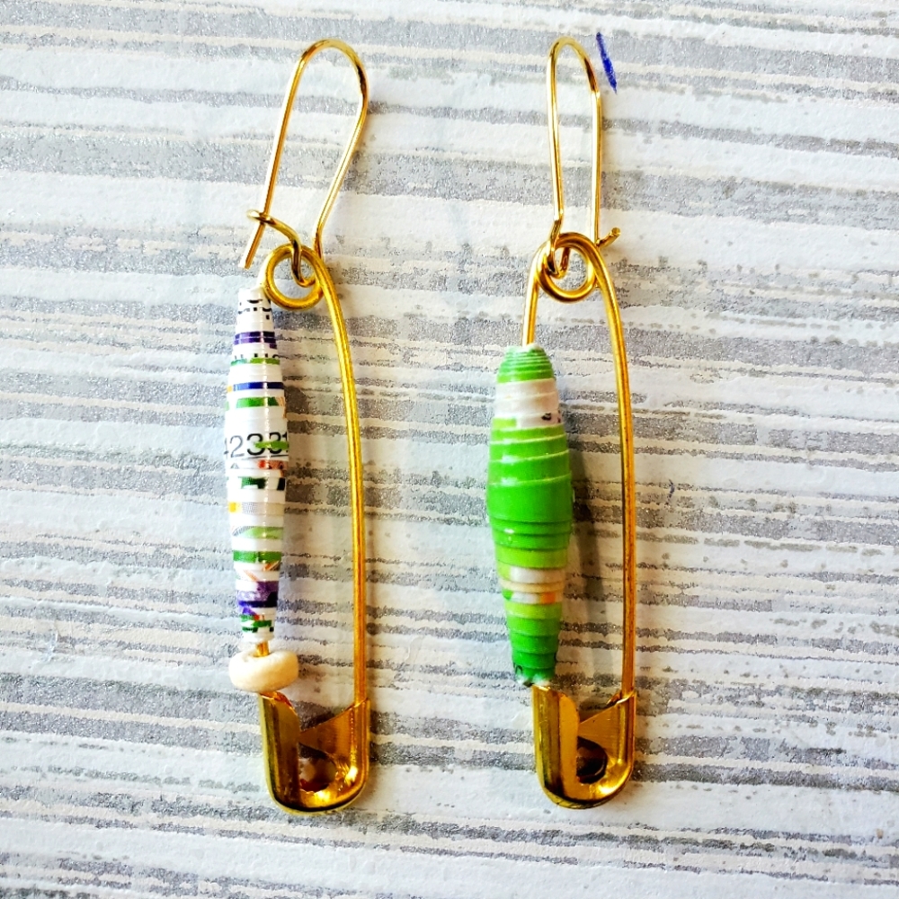 😀 HAND CRAFTED Goldtone safety pin earrings with paper beads. Boho